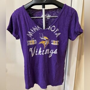 Minnesota Vikings Women’s Purple Graphic T-Shirt Touch by Alyssa Milano M